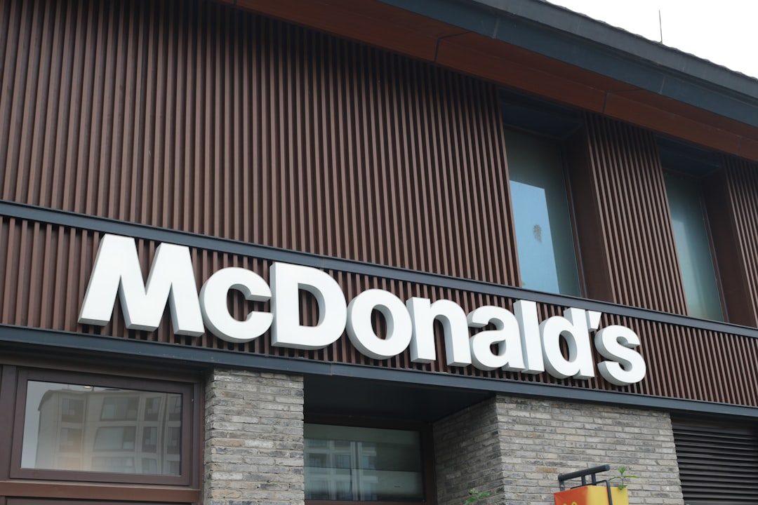 découvrez l'expérience unique de mcdonald's : saveurs incontournables, service rapide et moments conviviaux pour petits et grands.