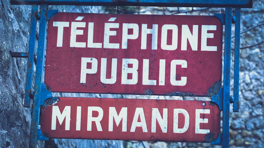 découvrez comment identifier et gérer les numéros de téléphone suspects pour protéger votre vie privée et éviter les arnaques.